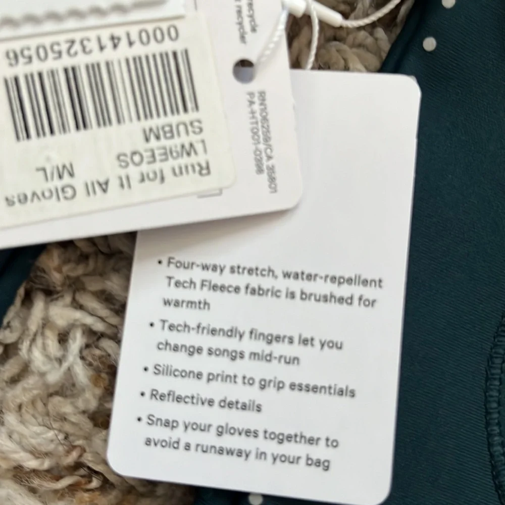 Lululemon Women's Run for It All Gloves 
Tech NWT Size M/L - Picture 8 of 12